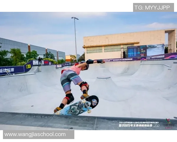 北京滑板队在世界攀岩锦标赛中的团队协作表现分析与点评